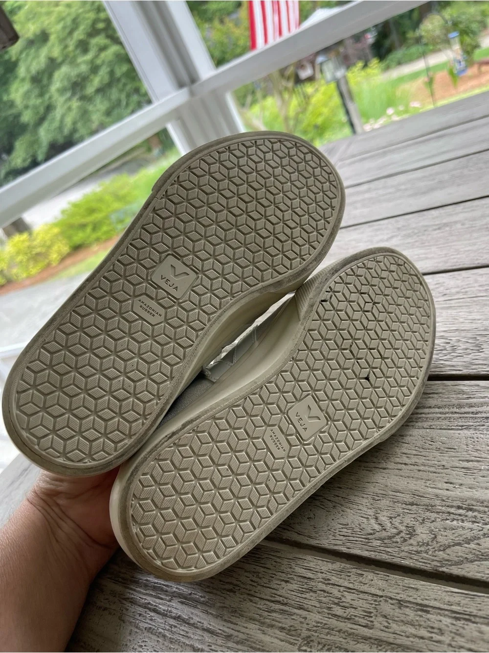 Veja Suede Low-Top Sneakers in Light Gray and Off-White Leather Womens Size 5